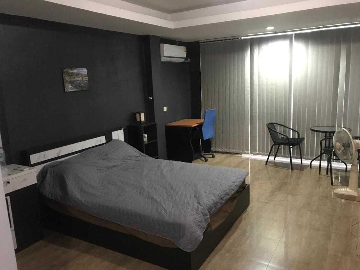 Old Town Hotell Jomtien Beach Exteriör bild